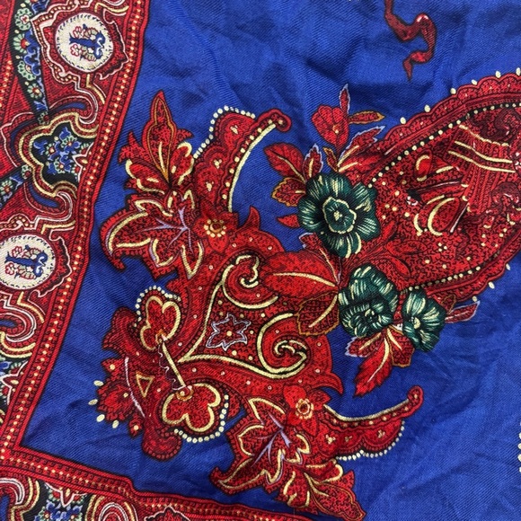 Oscar De La Renta Wool Scarf - Picture 3 of 12